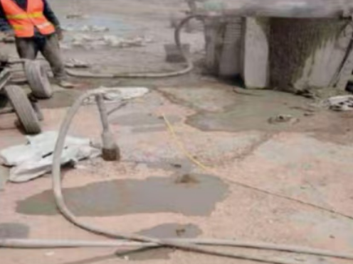 咸宁水泥混凝土路面板底注浆技术 路面脱空注浆整治方案